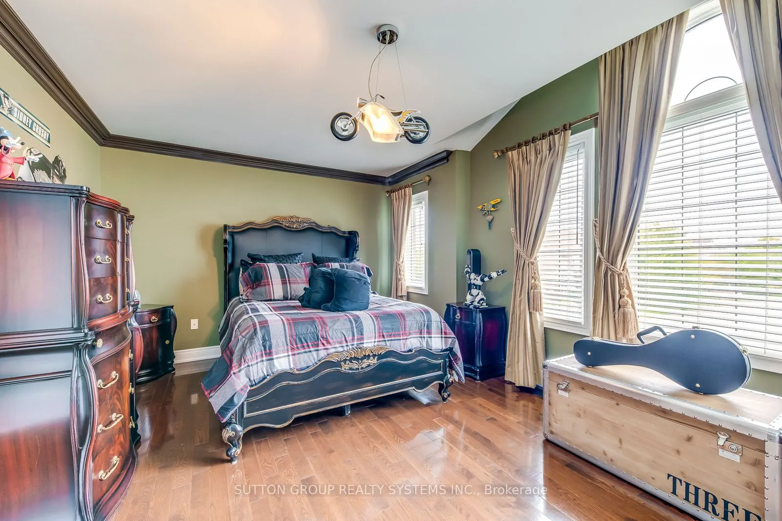 2284 Nena Cres