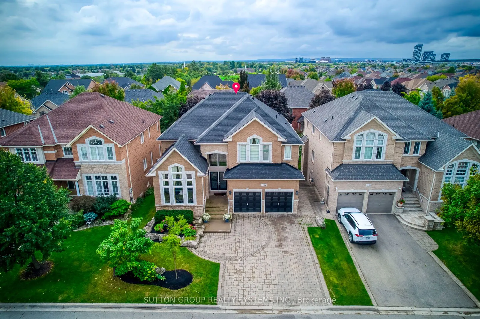 2284 Nena Cres