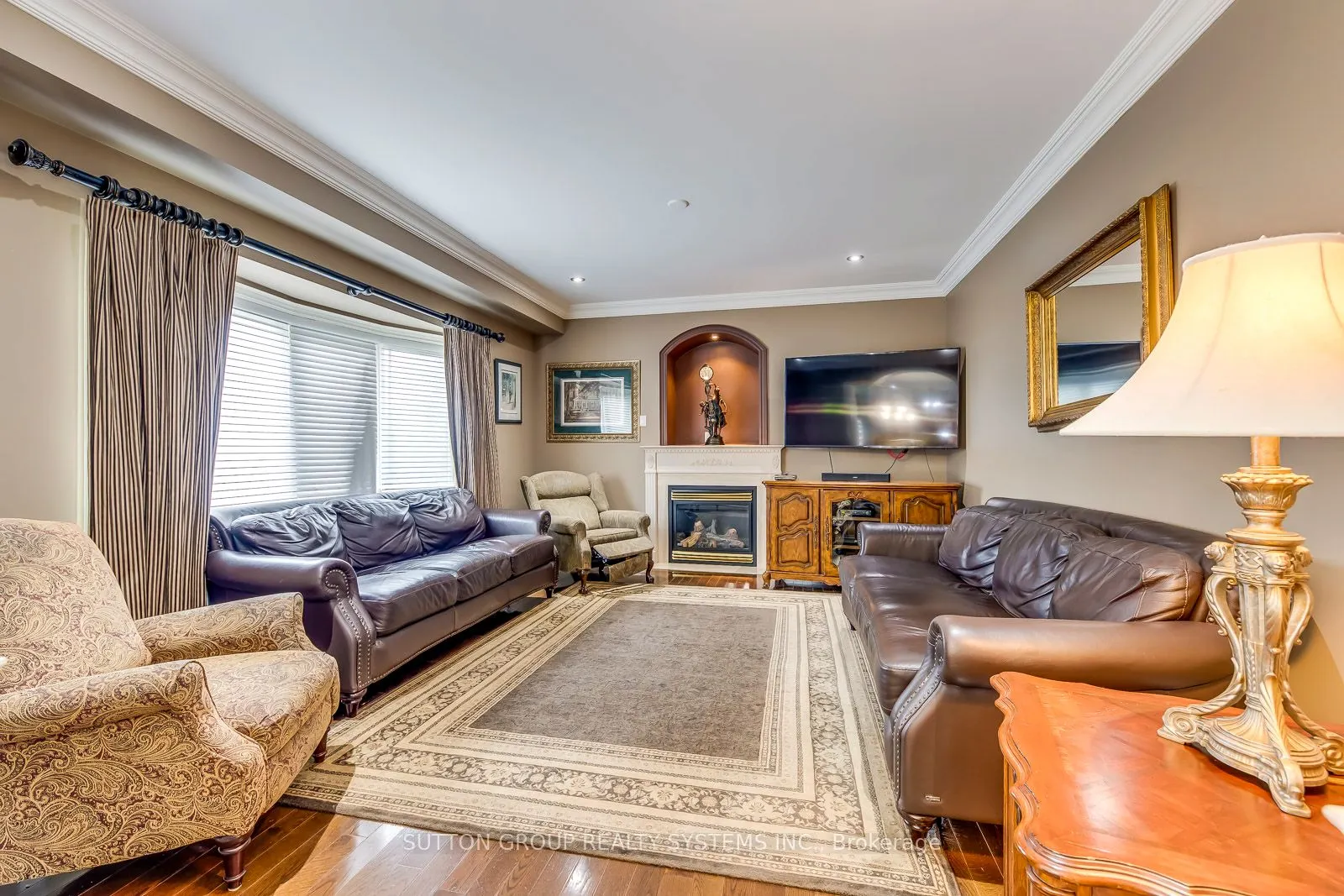 2284 Nena Cres