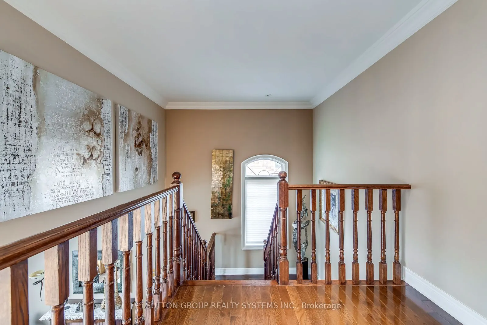 2284 Nena Cres