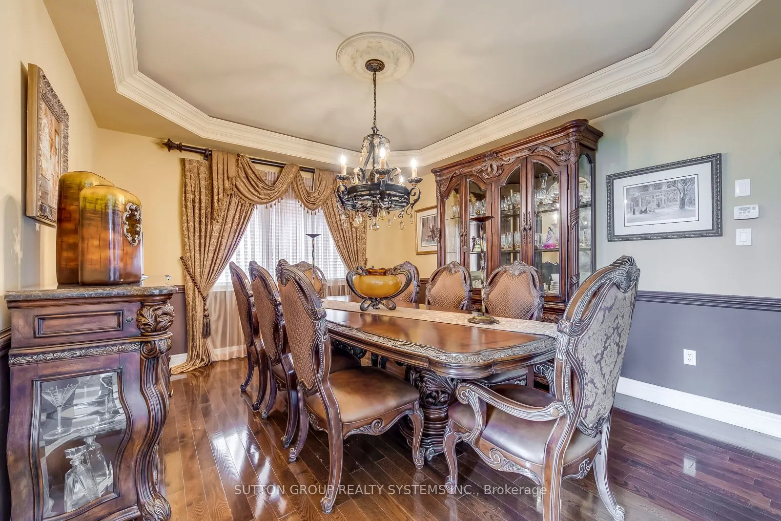 2284 Nena Cres