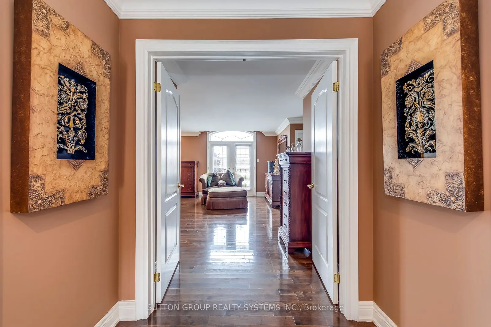 2284 Nena Cres