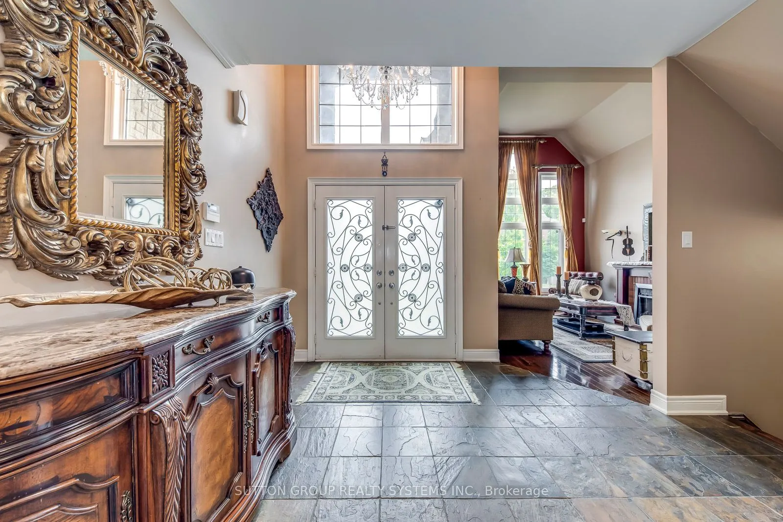 2284 Nena Cres