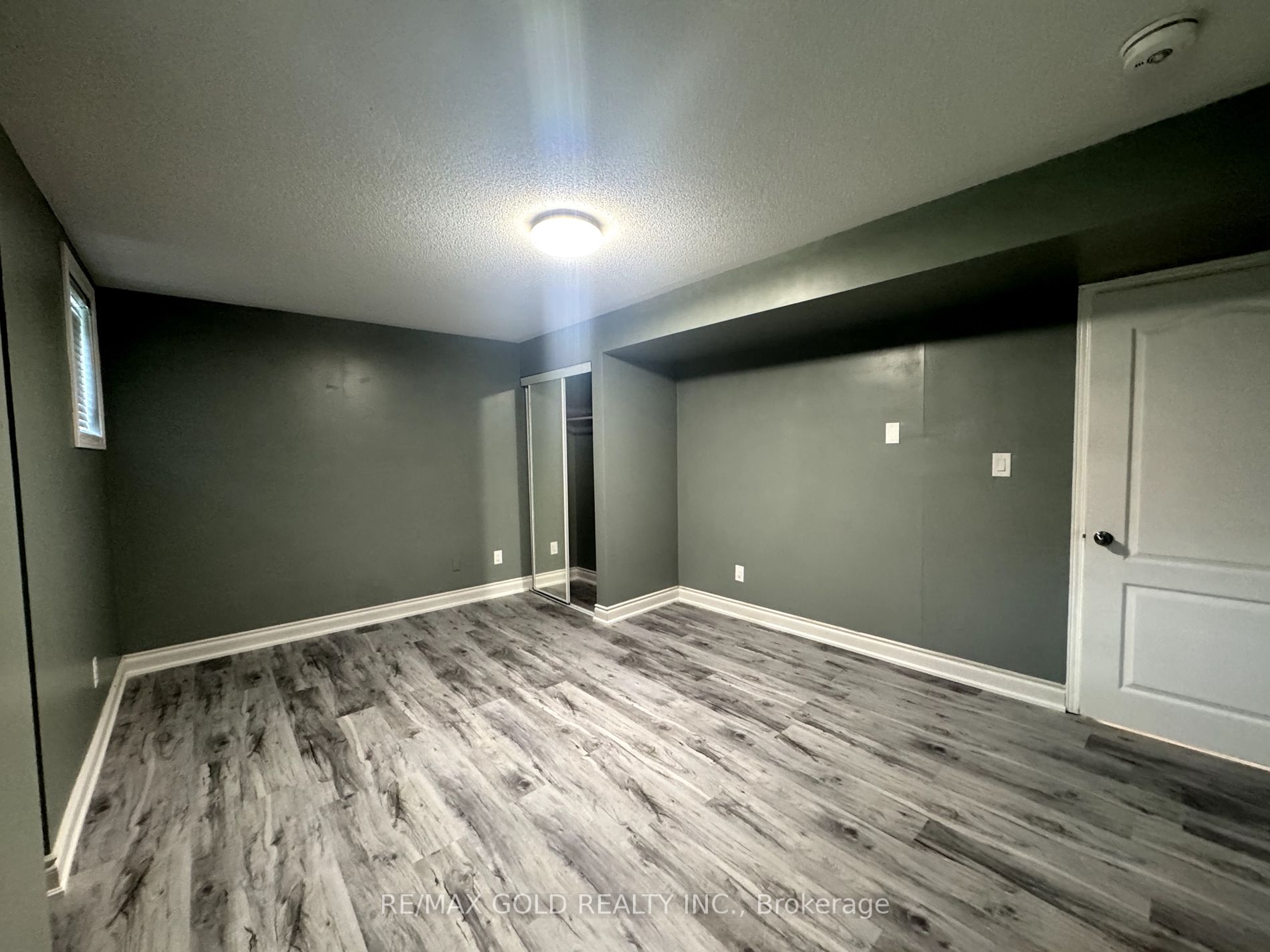 6 Lillian Cres