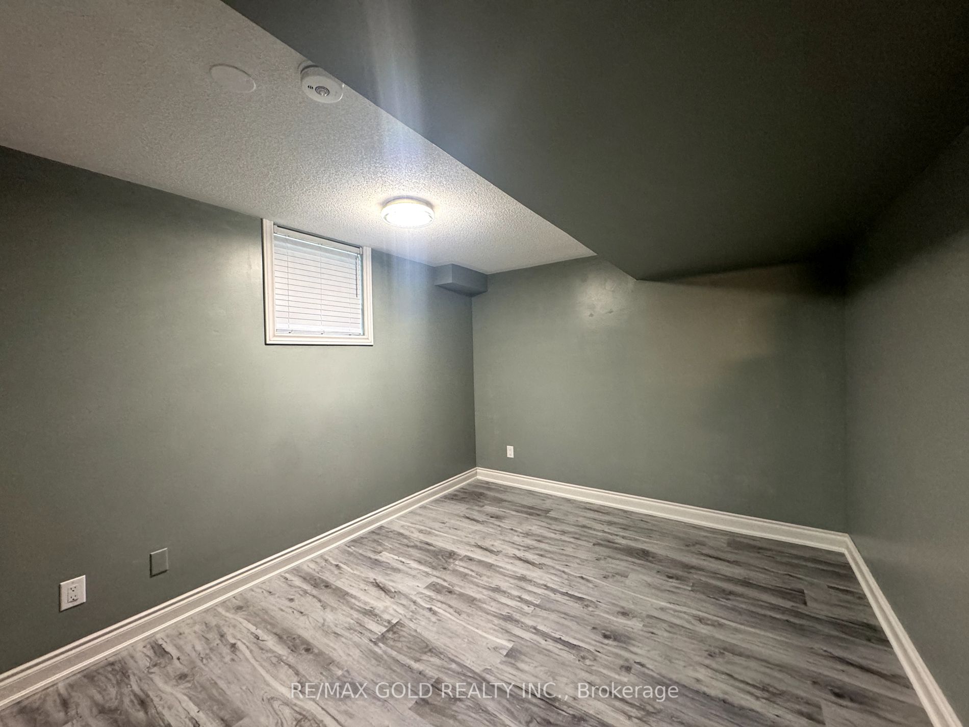 6 Lillian Cres