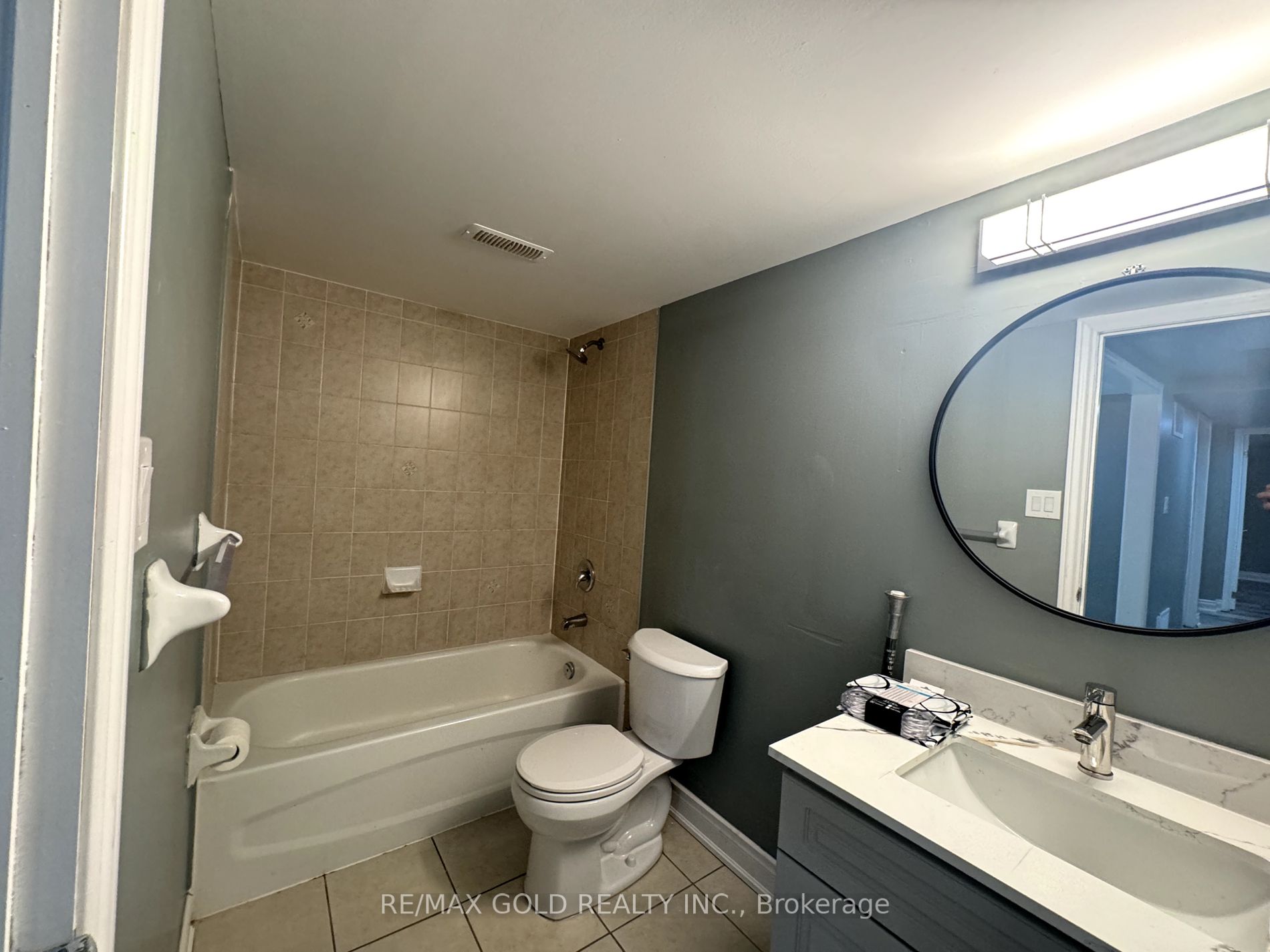 6 Lillian Cres