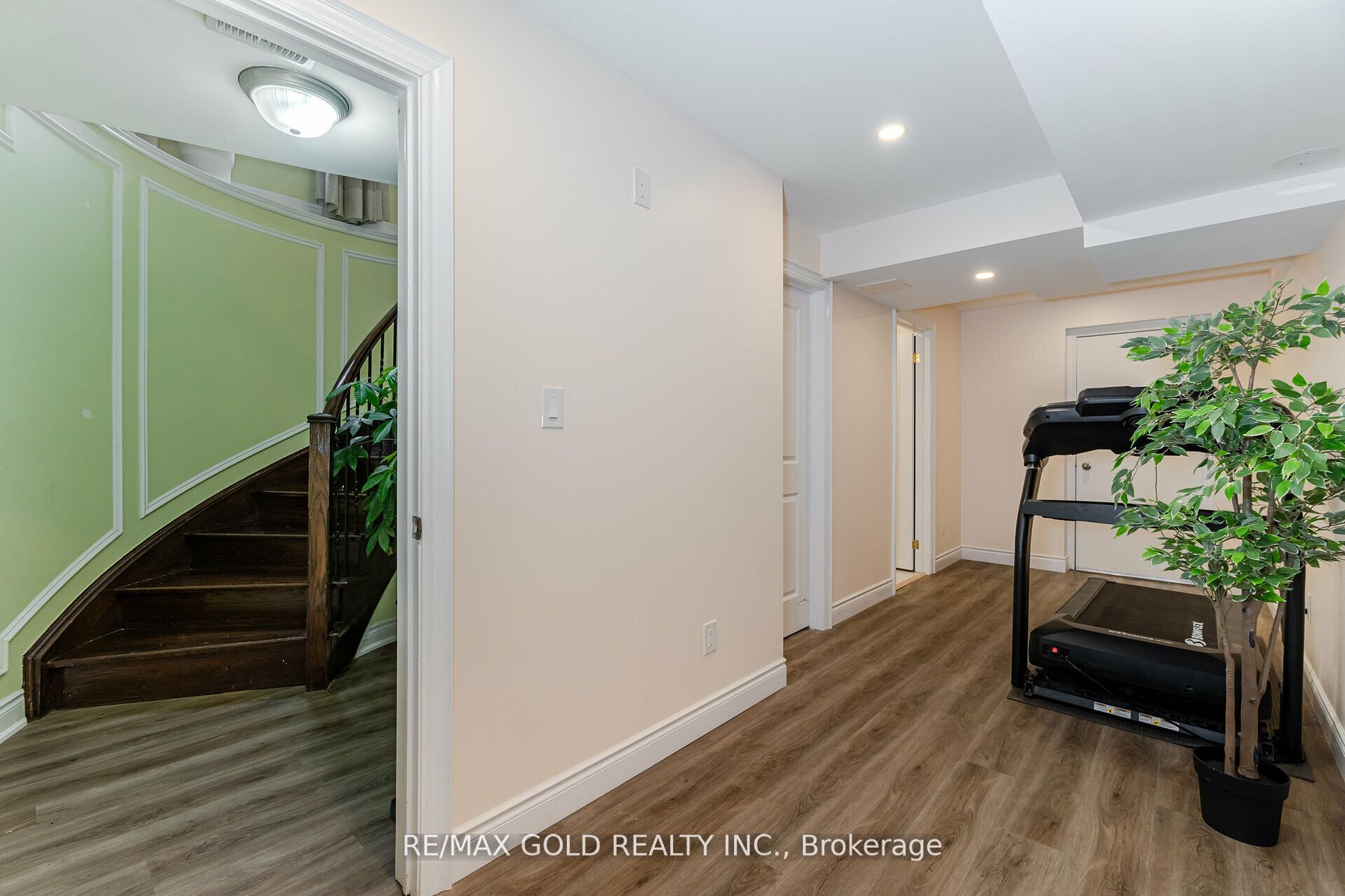 9 Scotchmere Cres