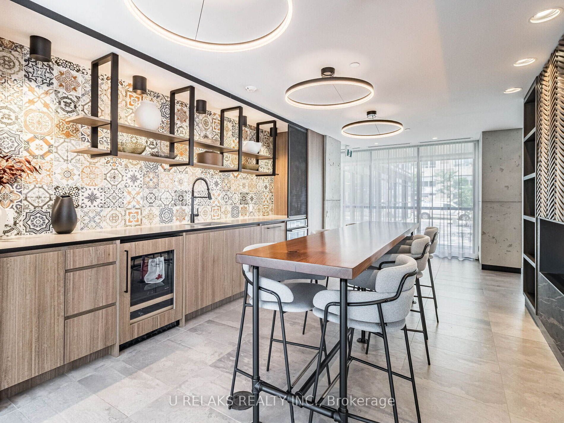 251 Manitoba St, #715