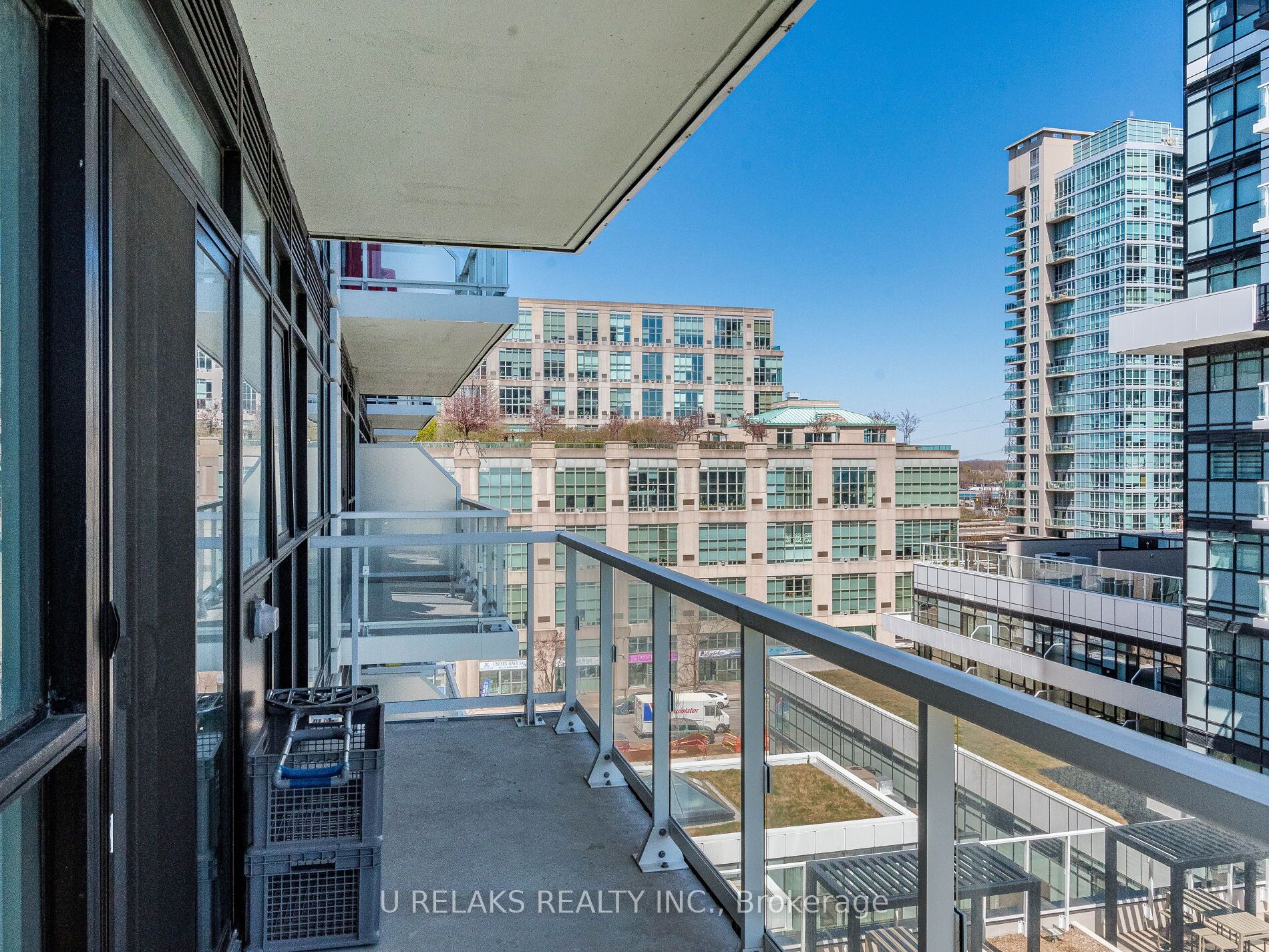 251 Manitoba St, #715
