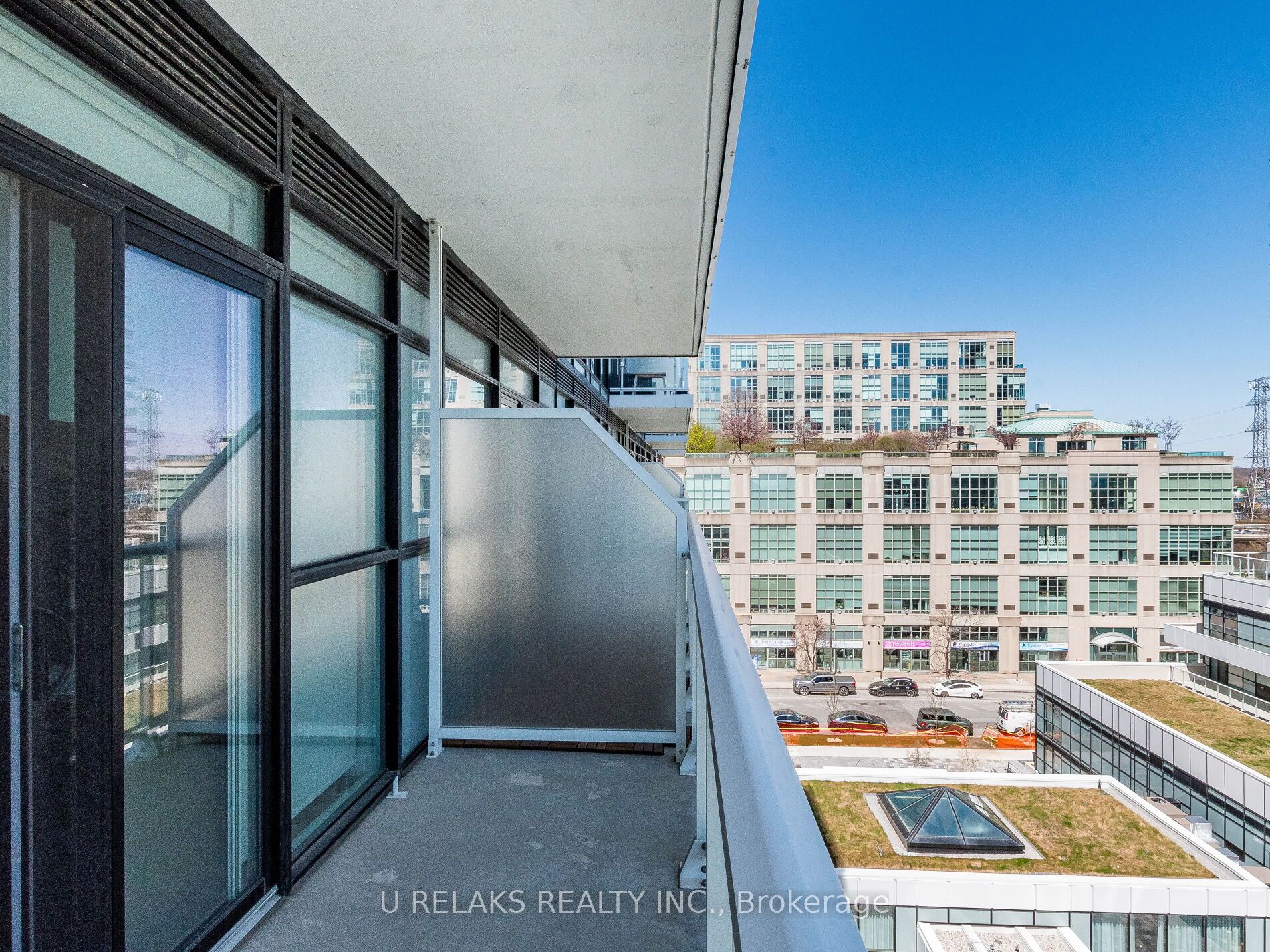 251 Manitoba St, #715