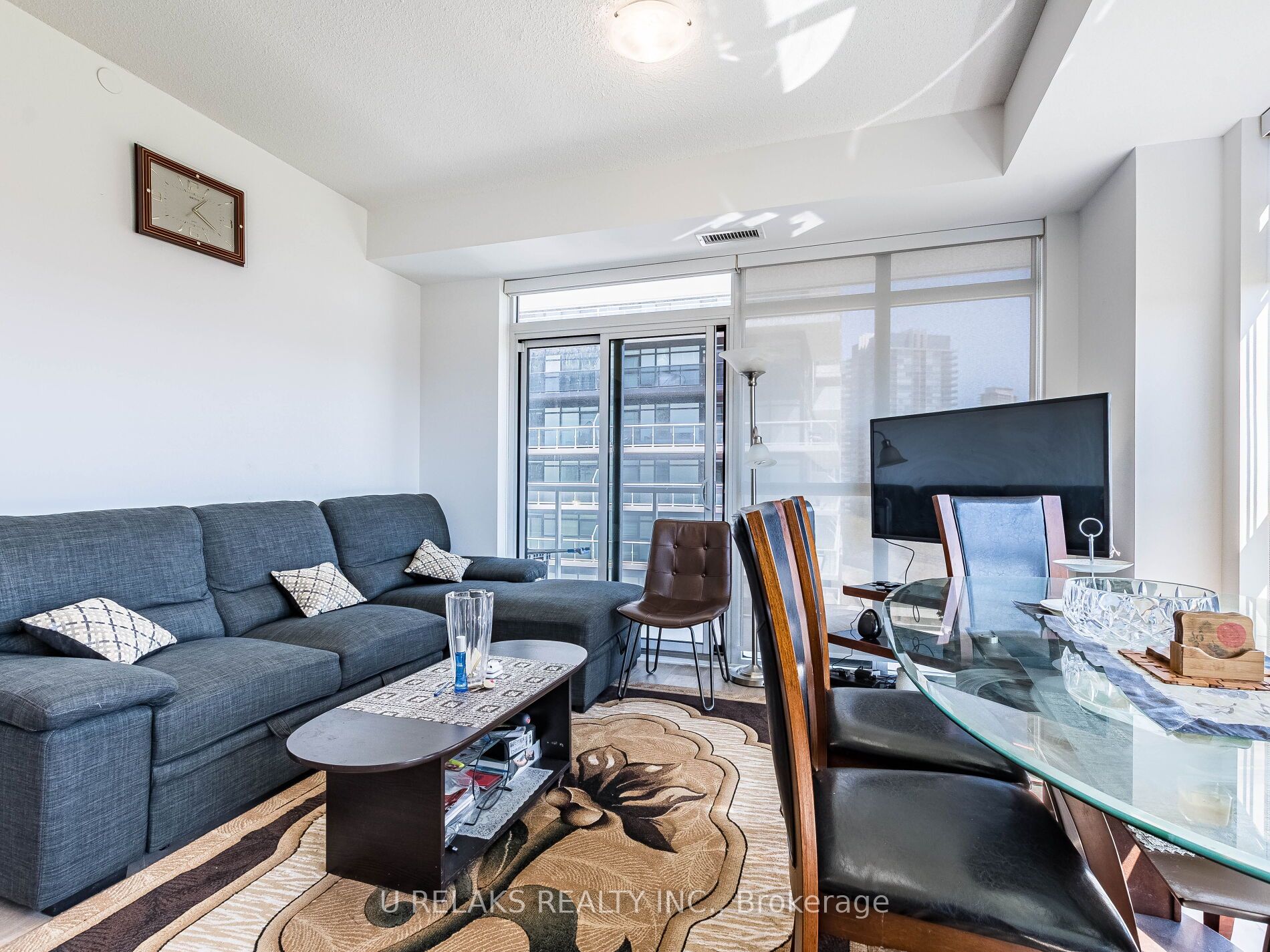 251 Manitoba St, #715