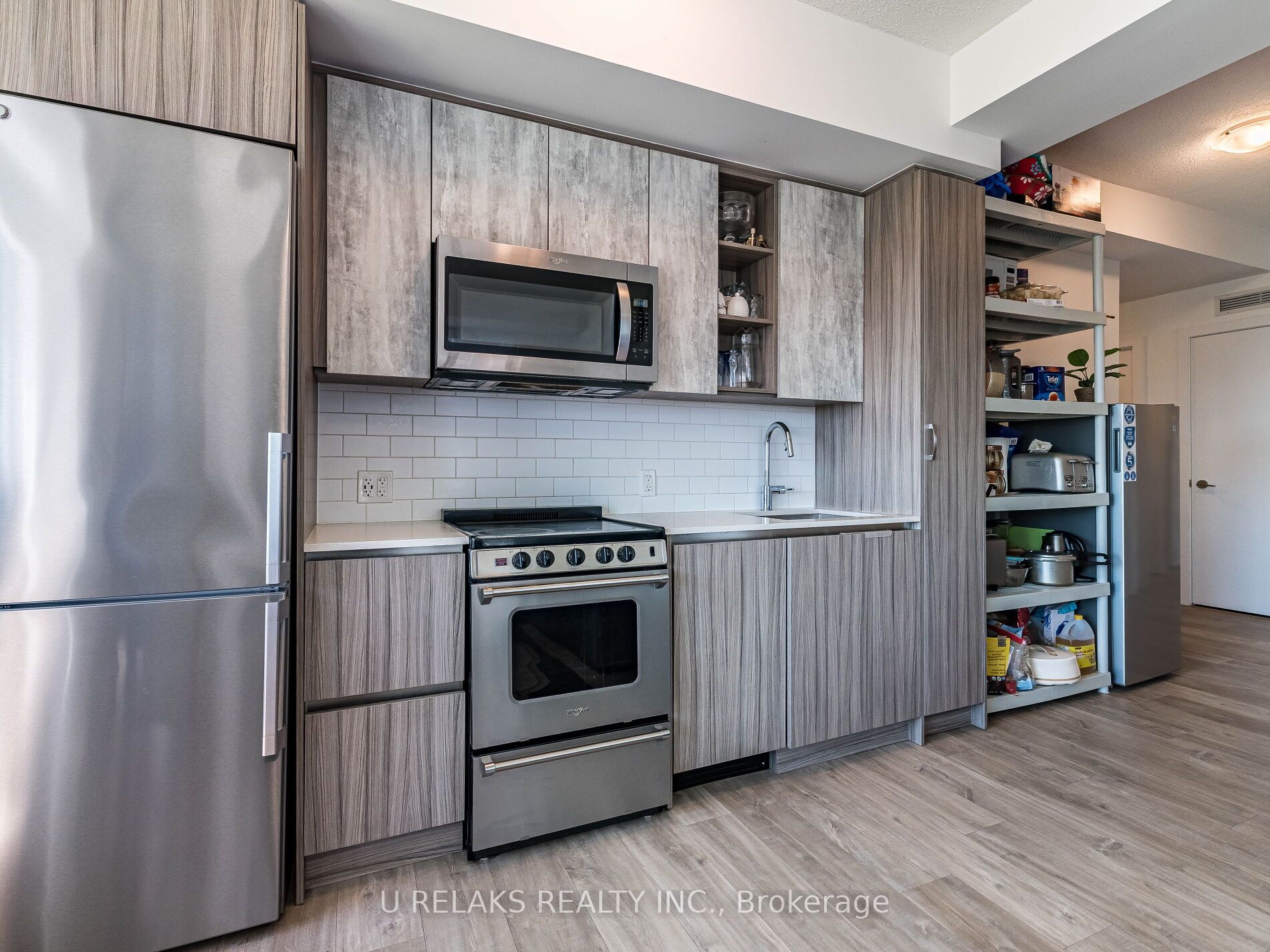251 Manitoba St, #715