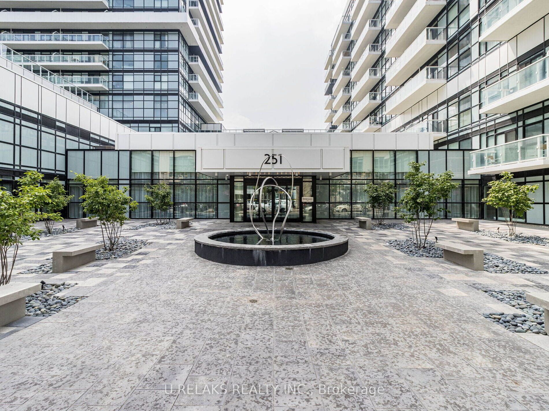 251 Manitoba St, #715