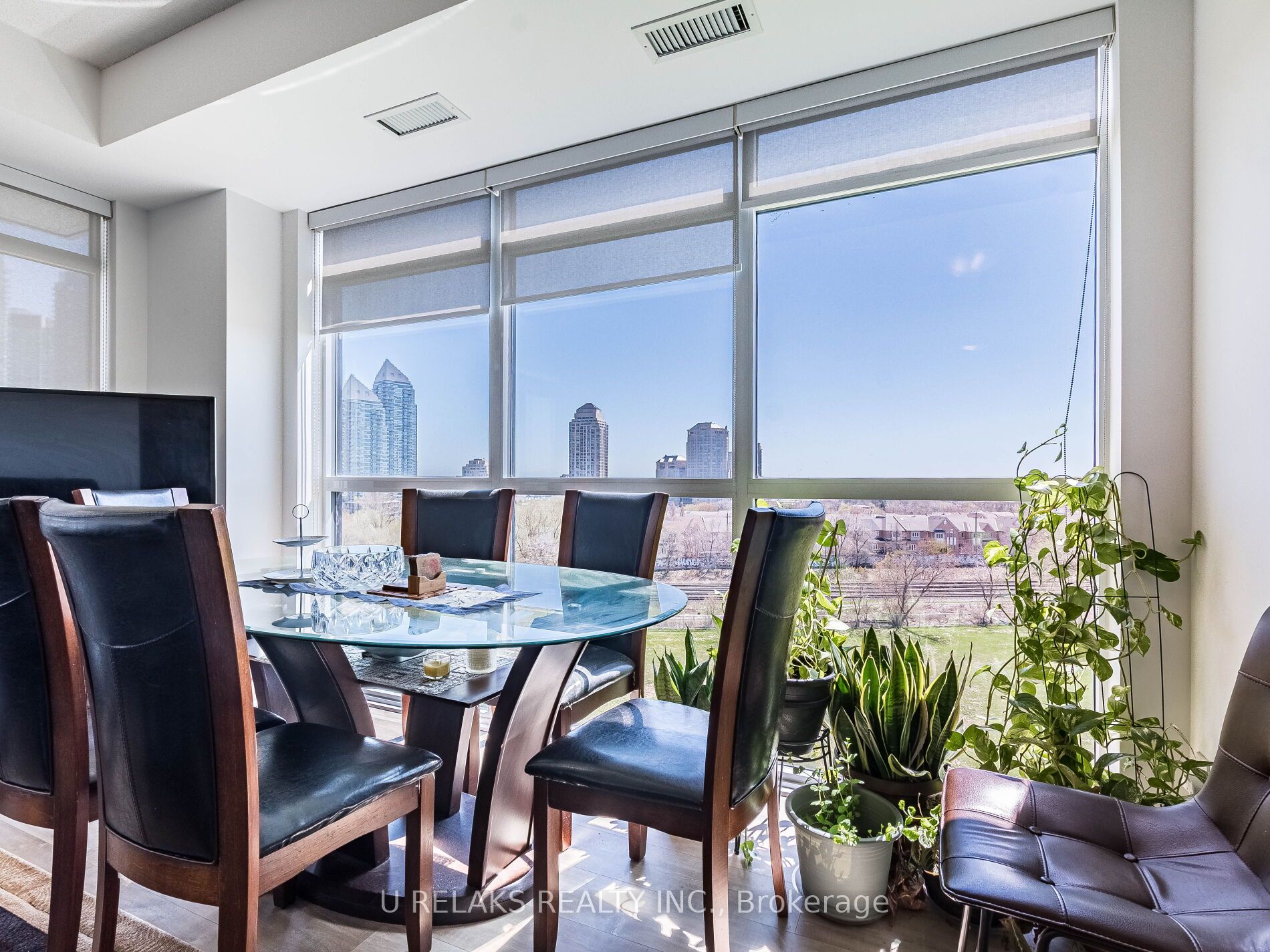 251 Manitoba St, #715