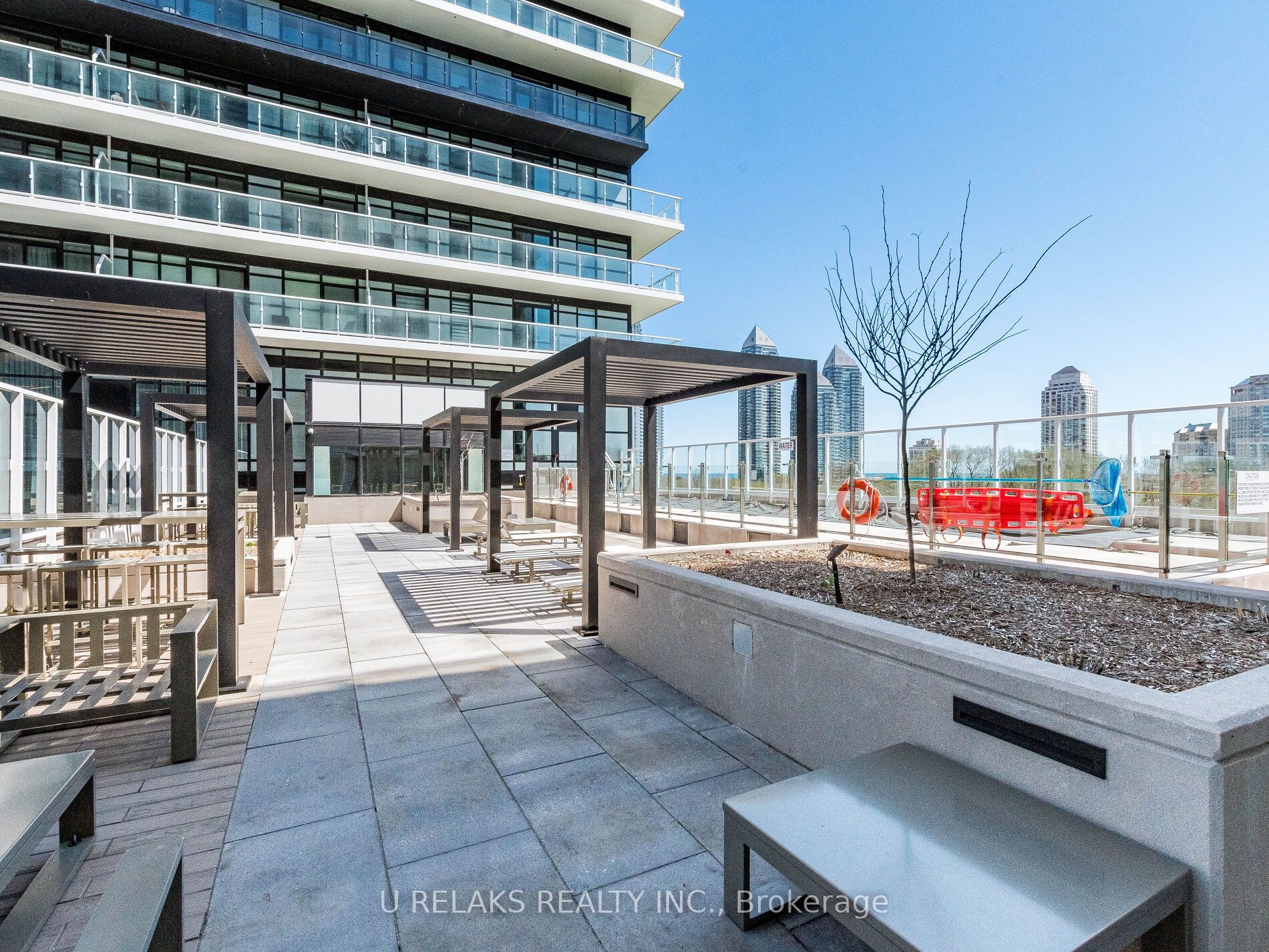 251 Manitoba St, #715