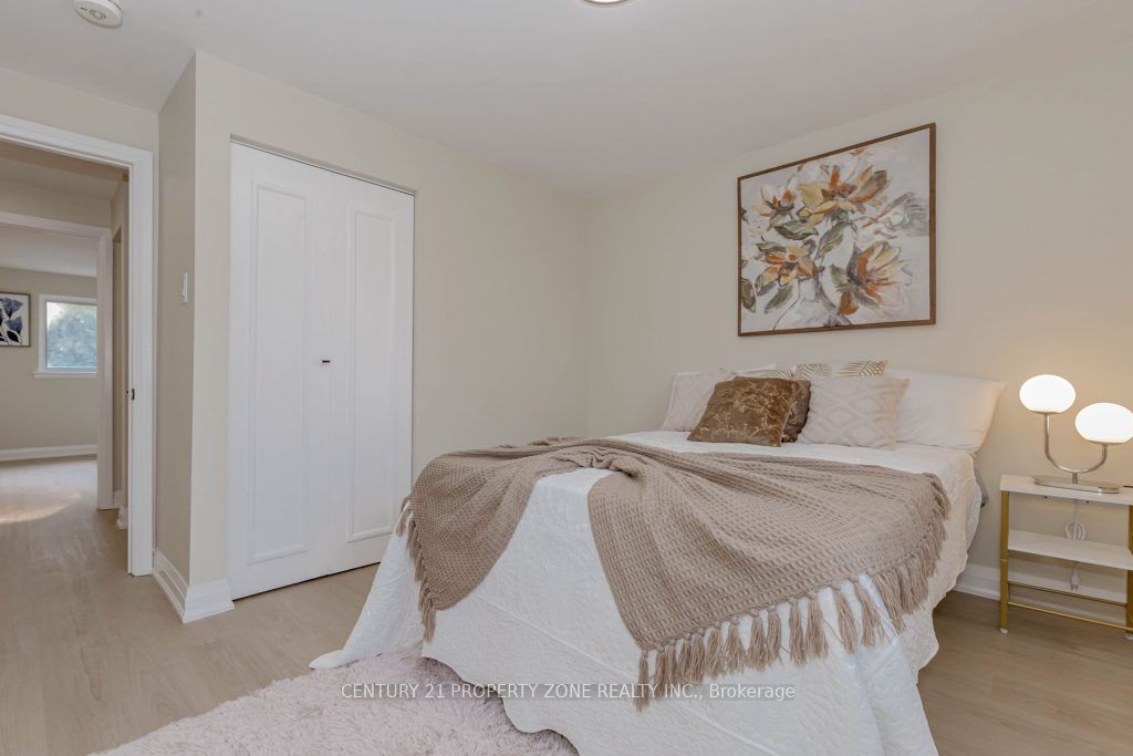 67 Cloverdale Dr