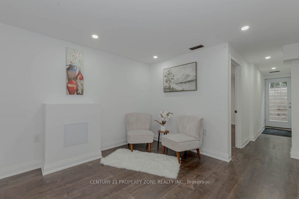 67 Cloverdale Dr