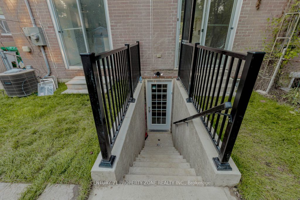 67 Cloverdale Dr