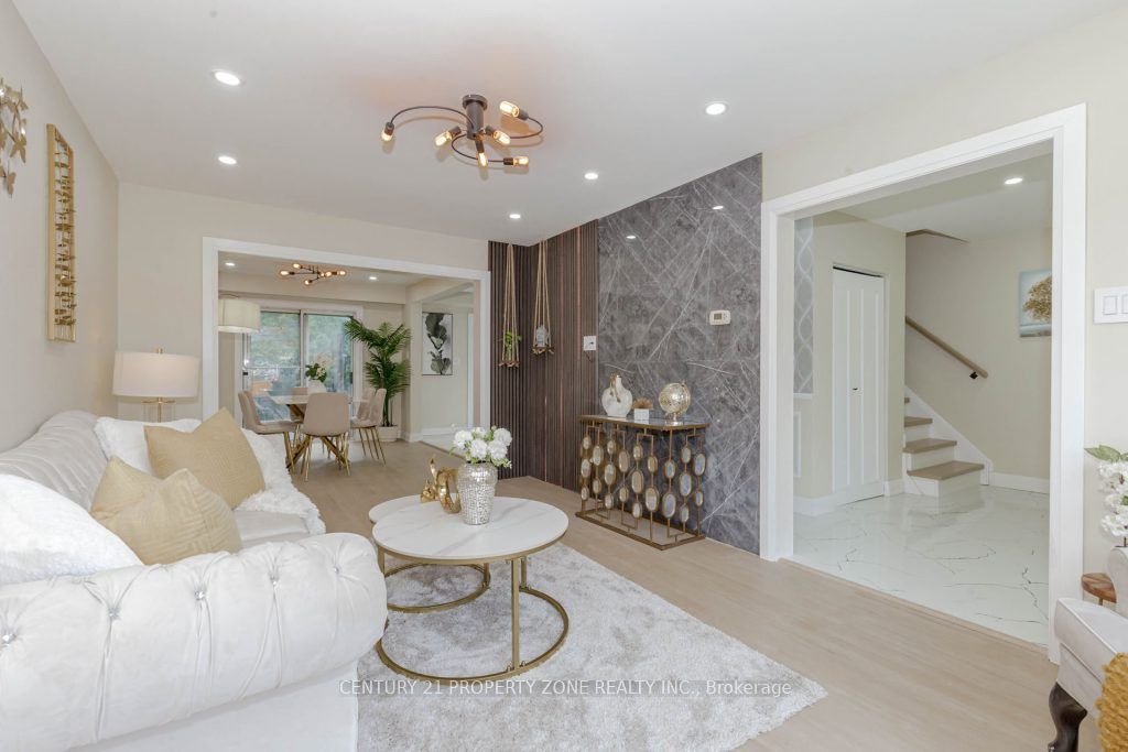 67 Cloverdale Dr