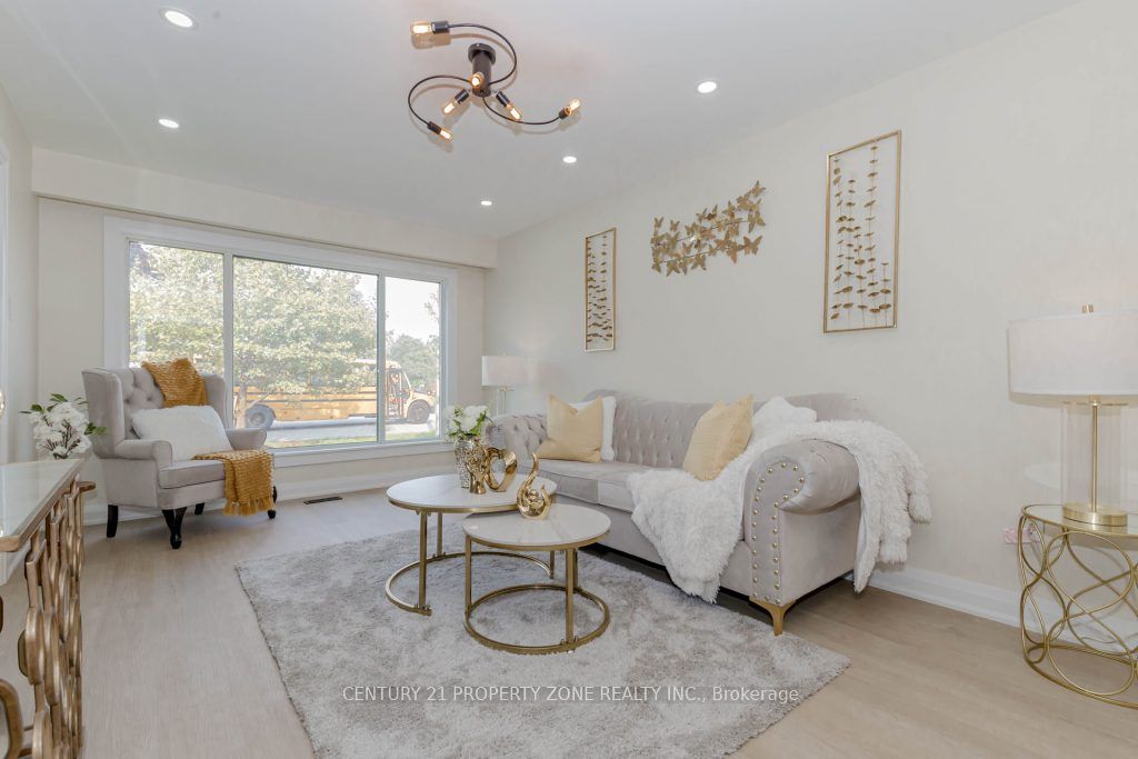 67 Cloverdale Dr