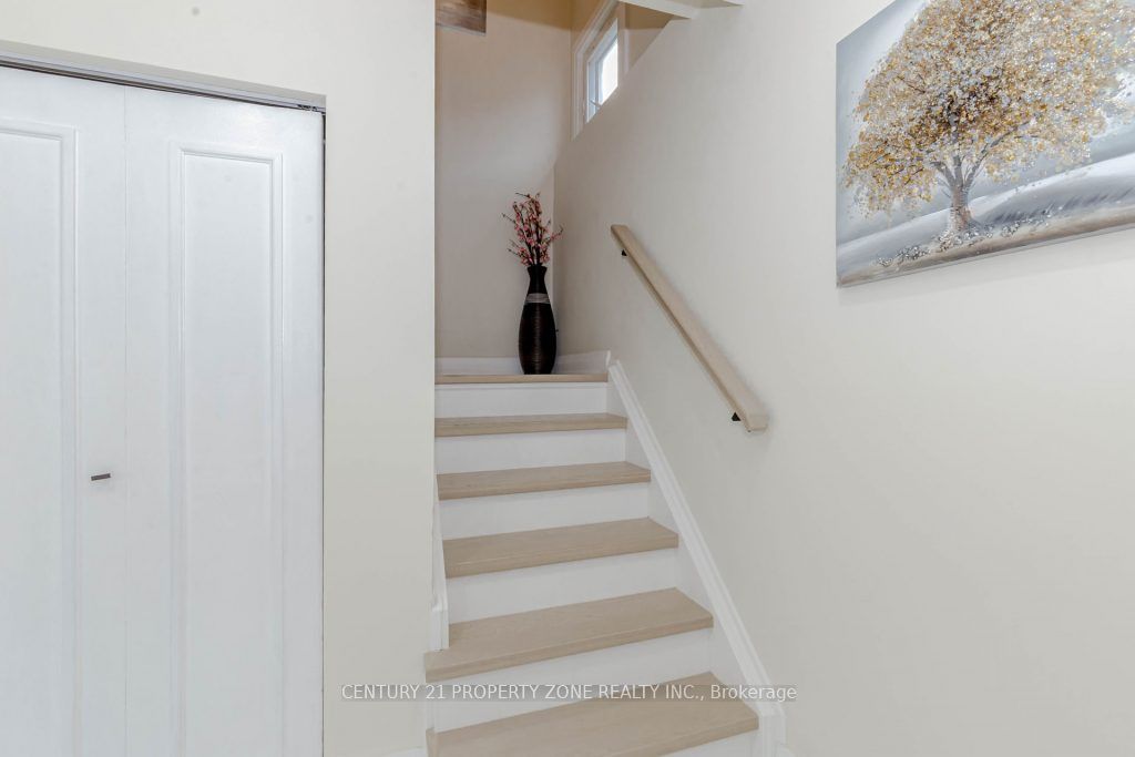67 Cloverdale Dr