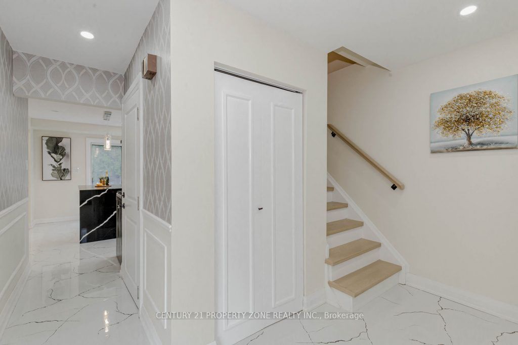 67 Cloverdale Dr