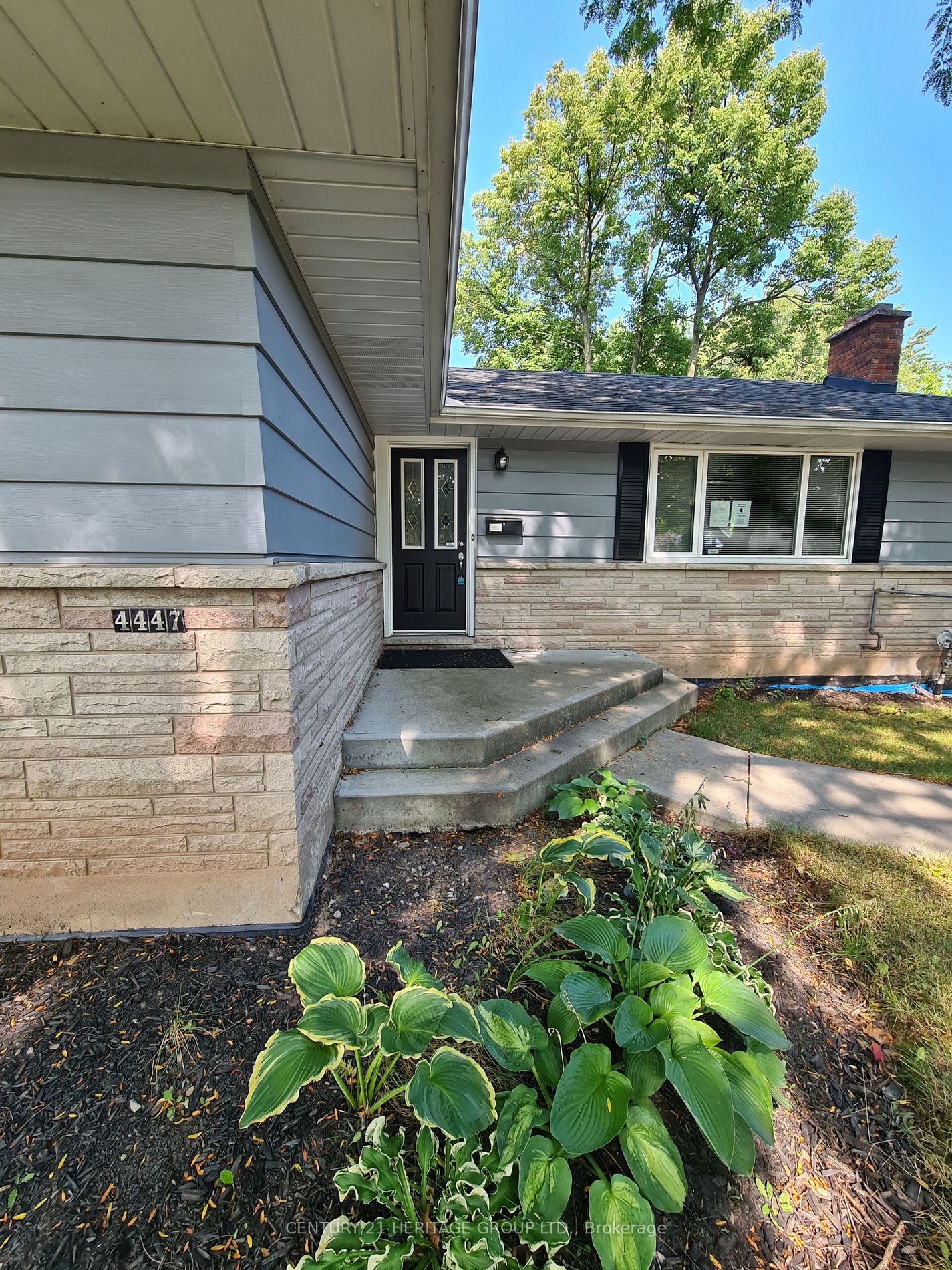 4447 Spruce Ave