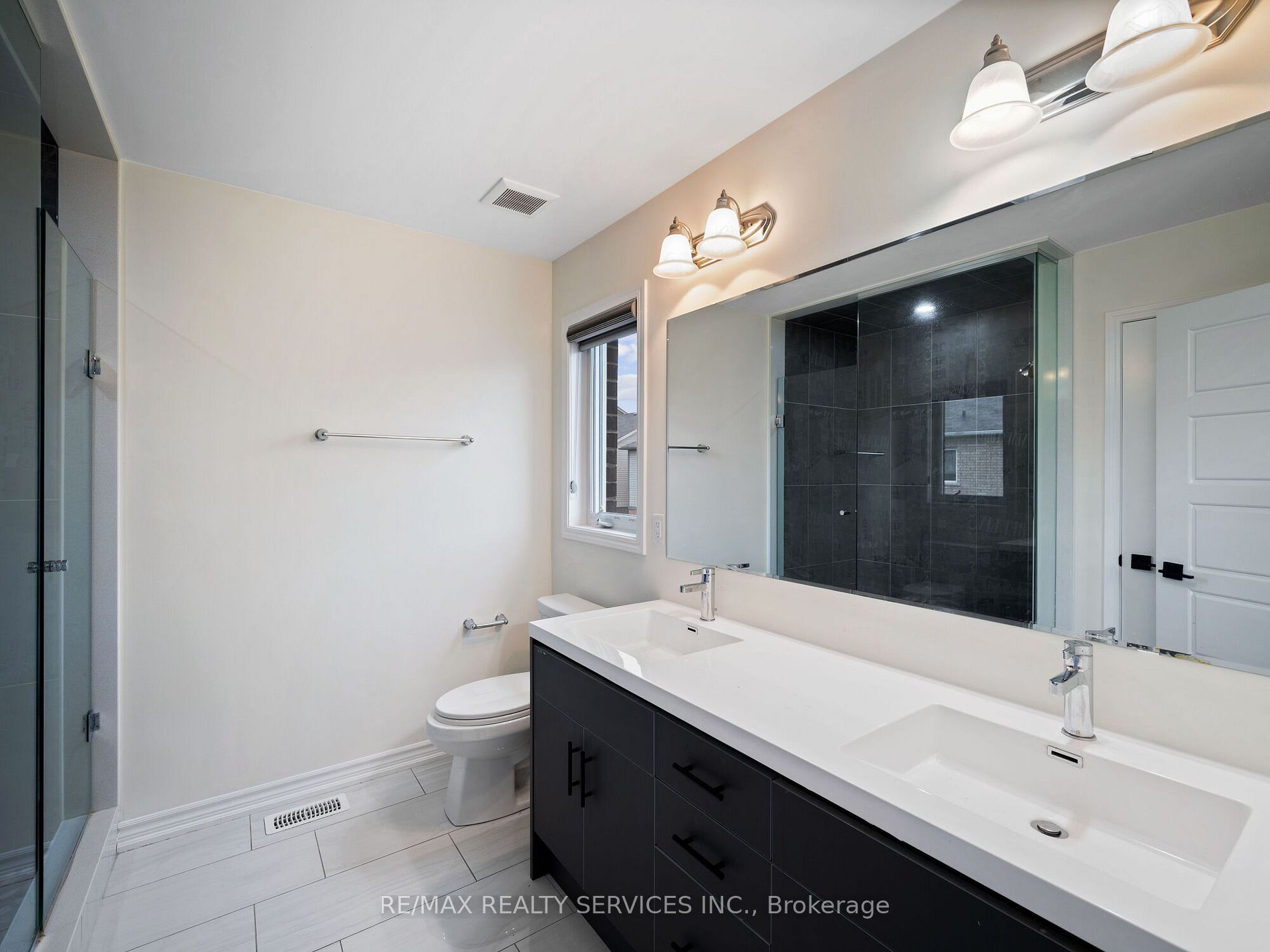 72 Circus Cres
