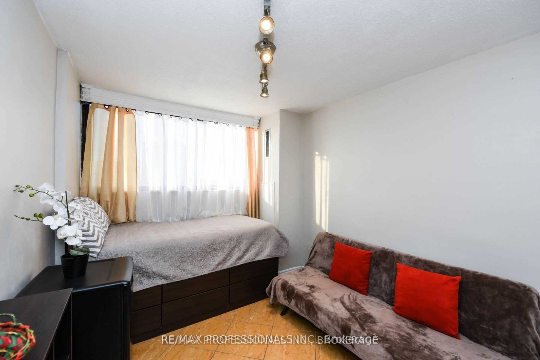 11 Wincott Dr, #1910