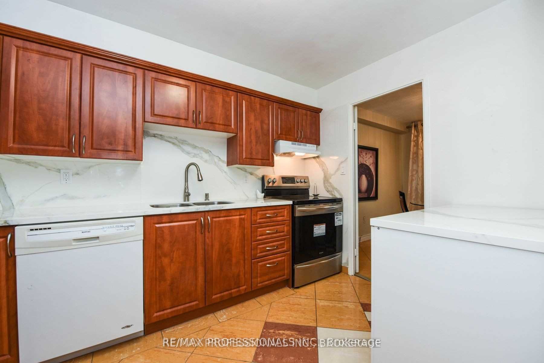 11 Wincott Dr, #1910