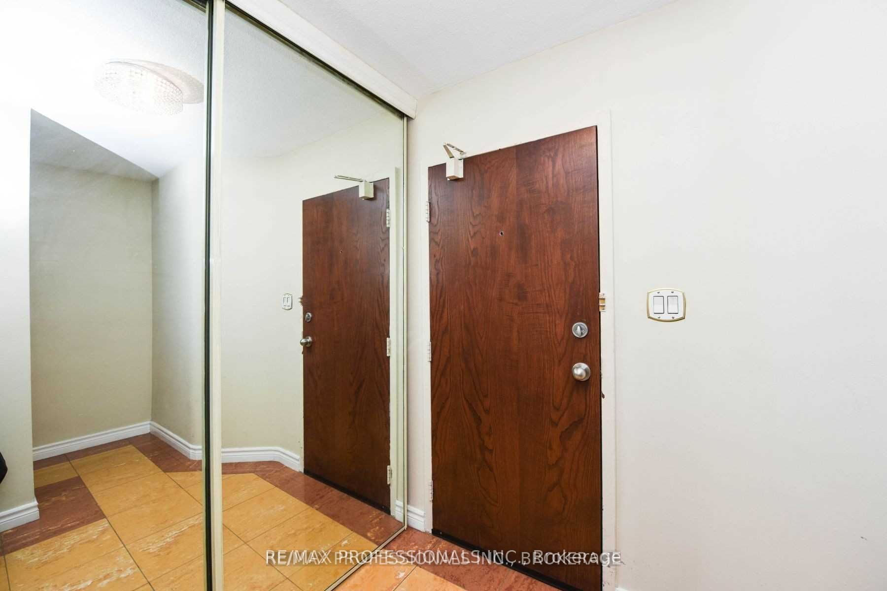 11 Wincott Dr, #1910