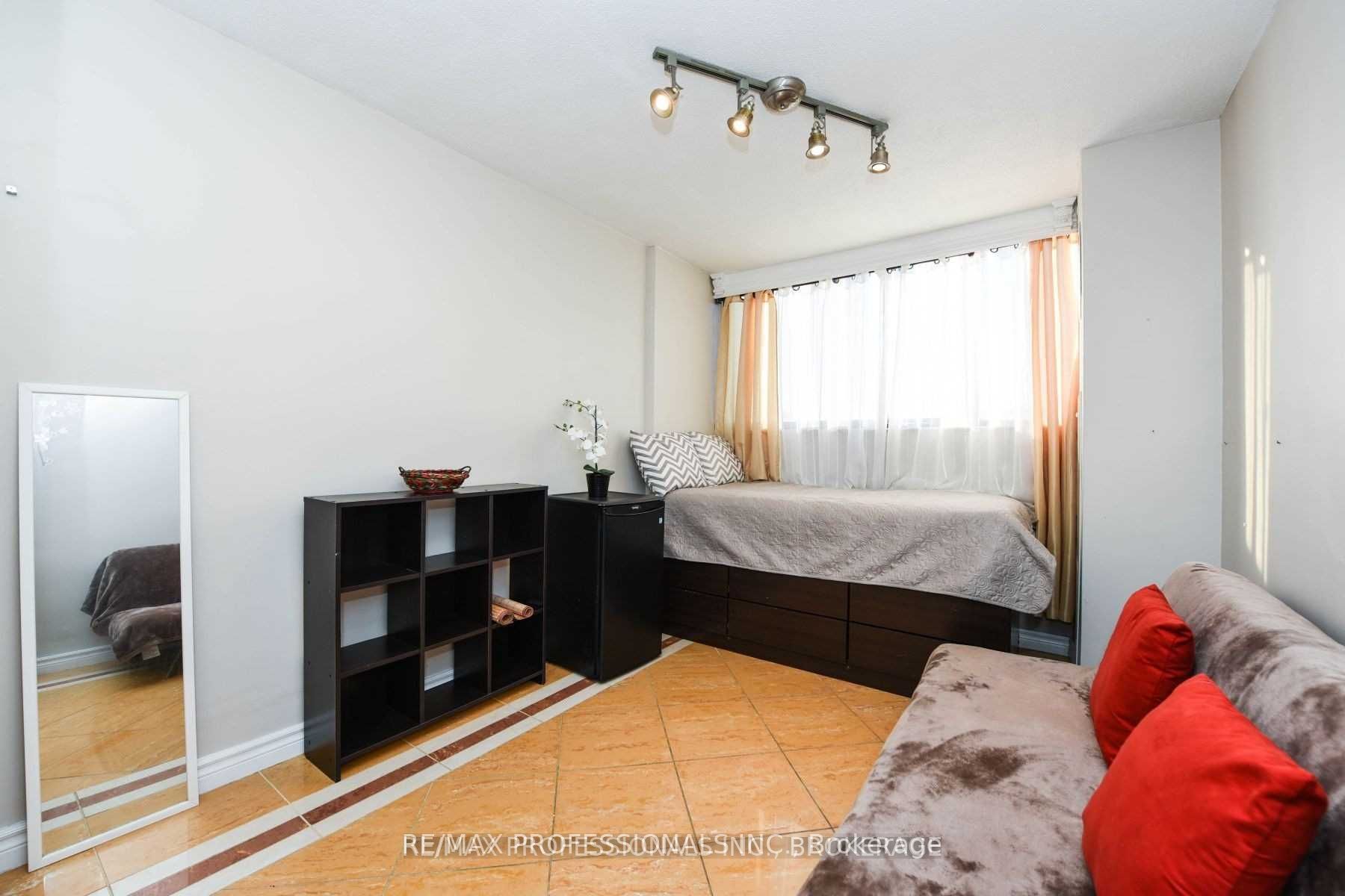 11 Wincott Dr, #1910