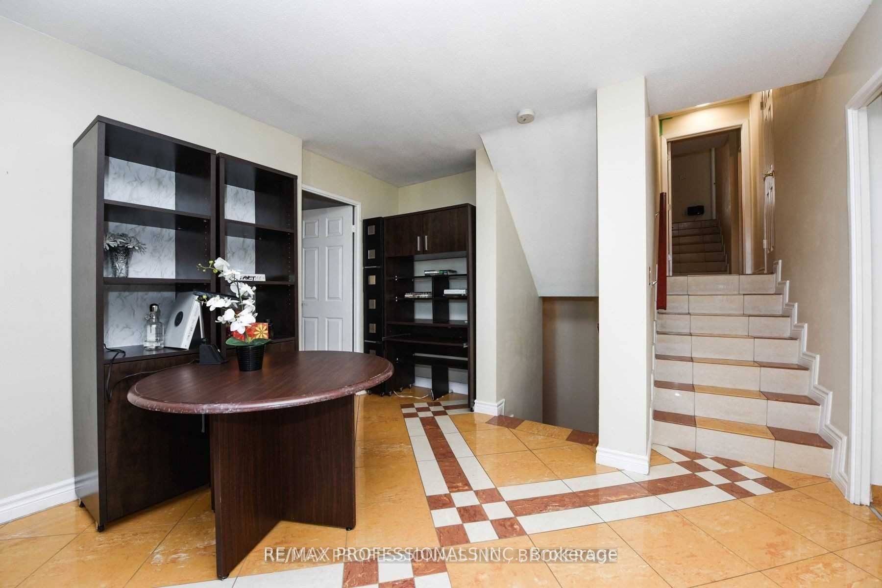 11 Wincott Dr, #1910