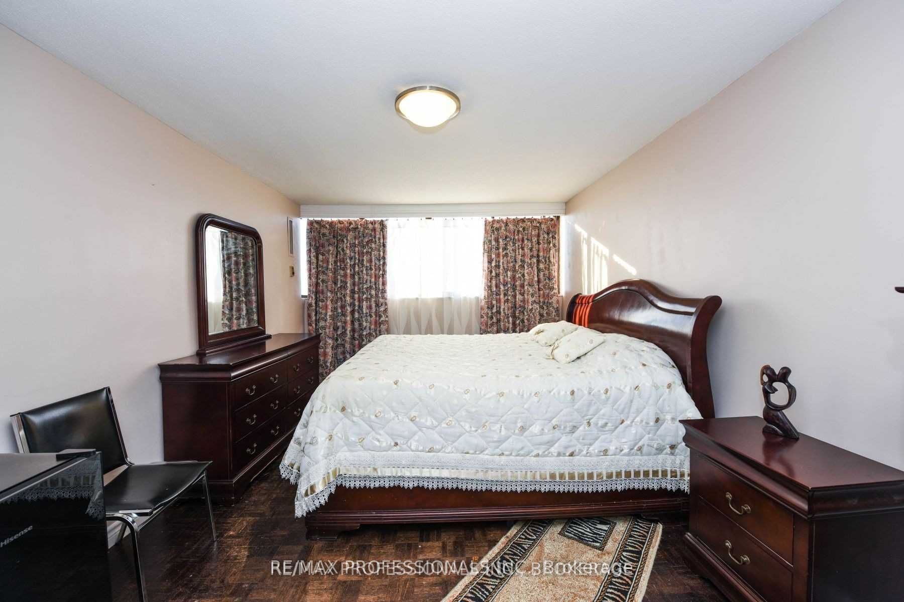11 Wincott Dr, #1910