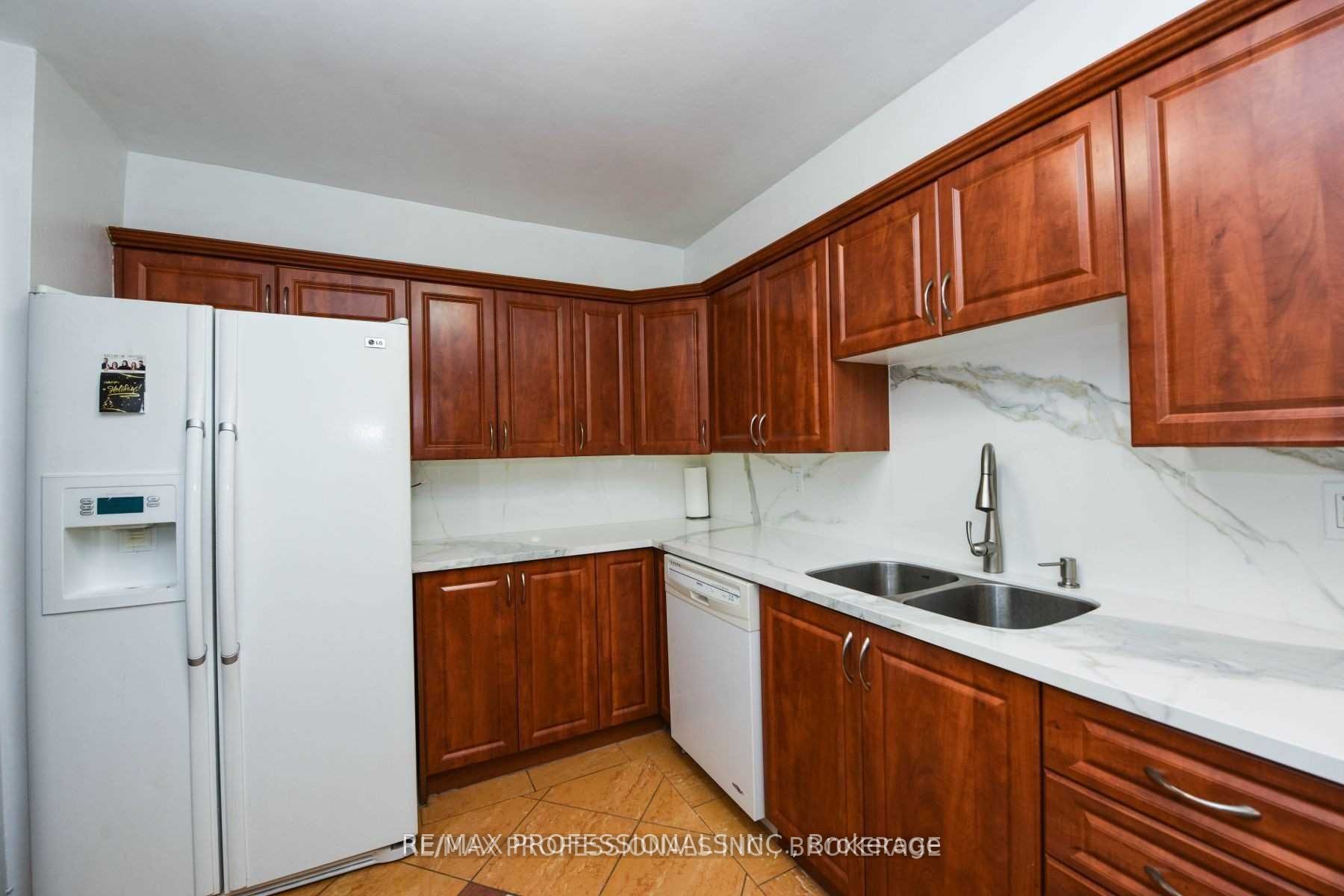 11 Wincott Dr, #1910