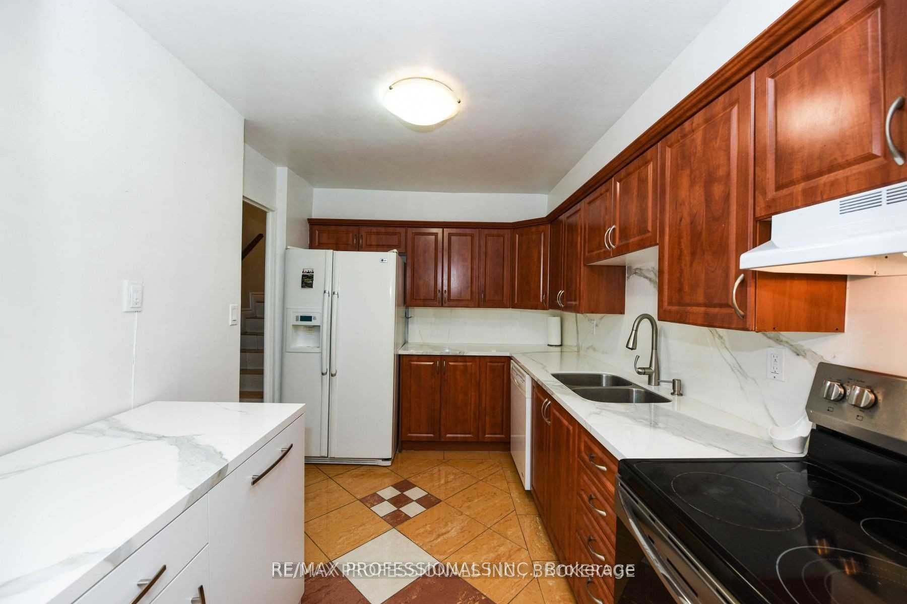 11 Wincott Dr, #1910