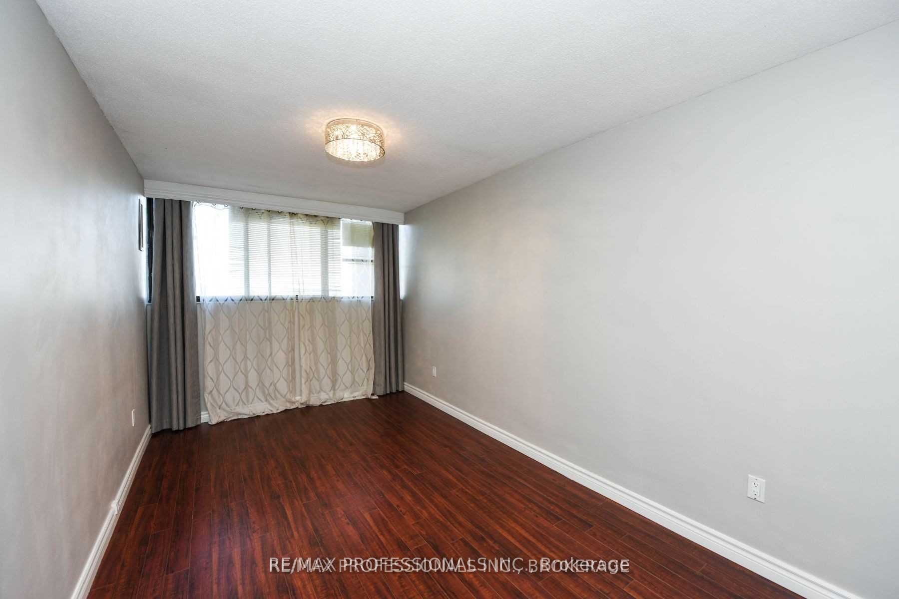 11 Wincott Dr, #1910