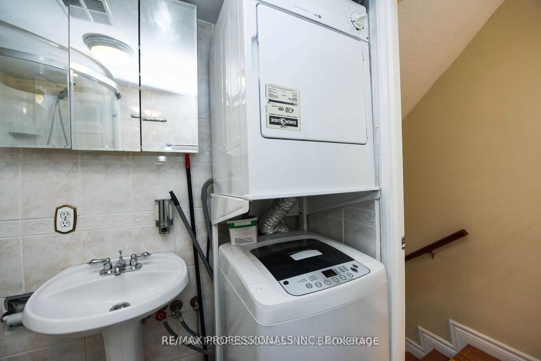 11 Wincott Dr, #1910