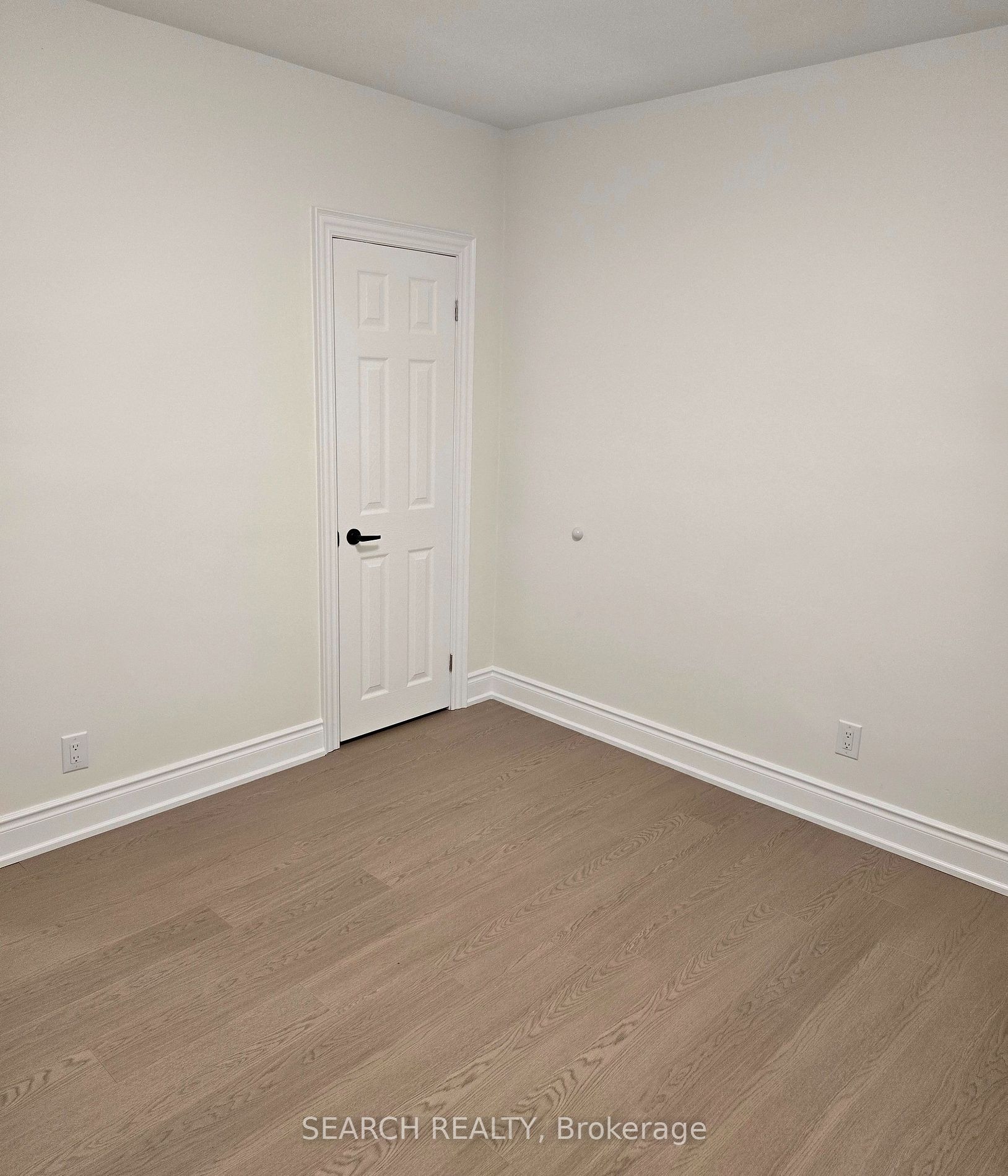 8 Northampton Dr