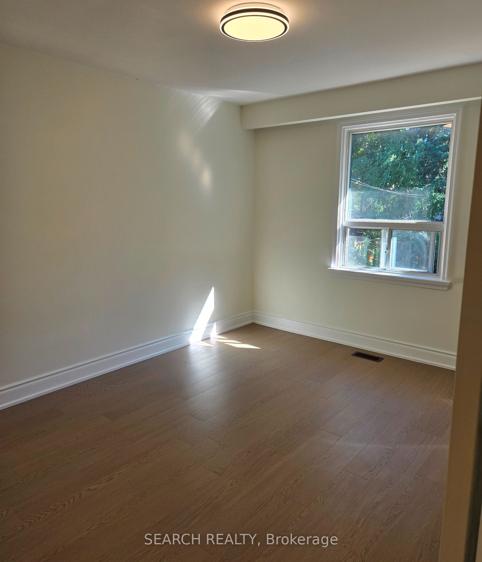 8 Northampton Dr