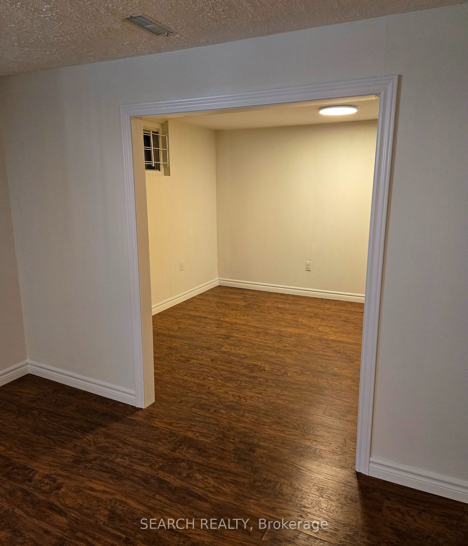 8 Northampton Dr