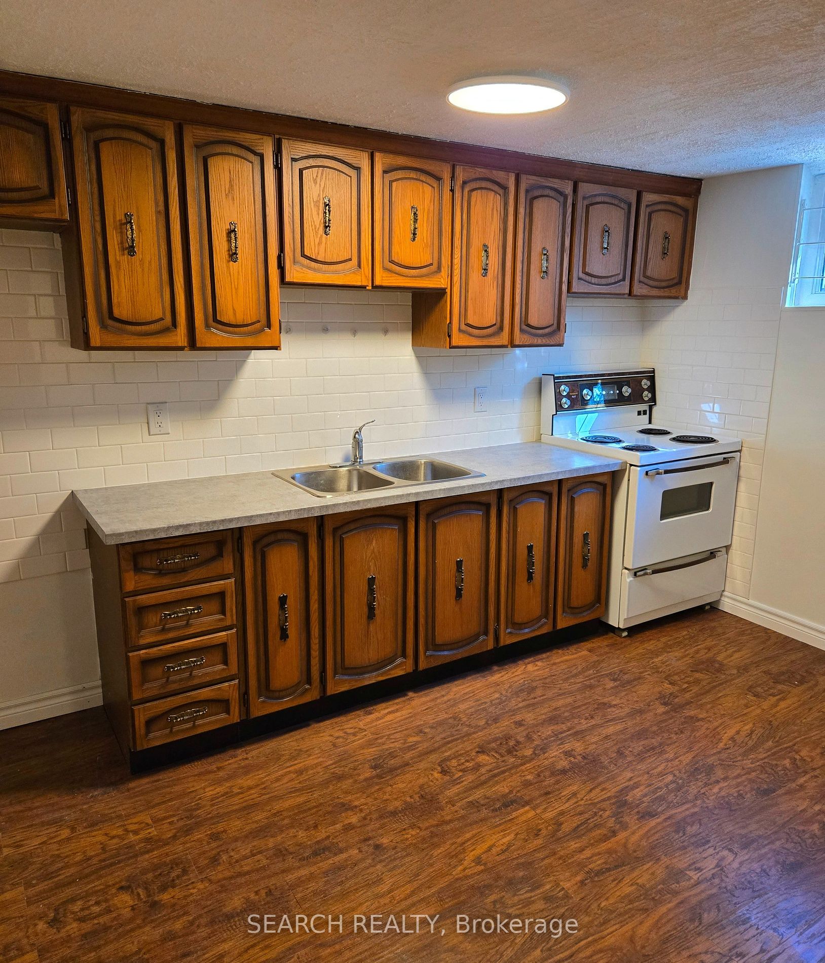 8 Northampton Dr
