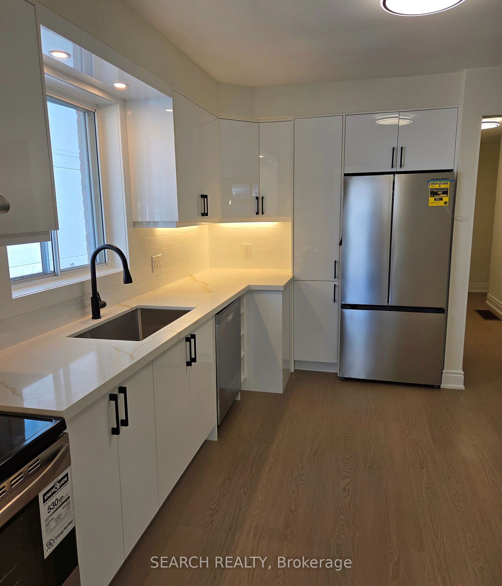 8 Northampton Dr