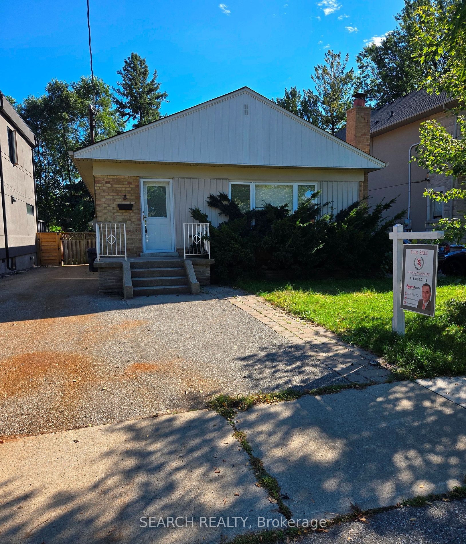 8 Northampton Dr