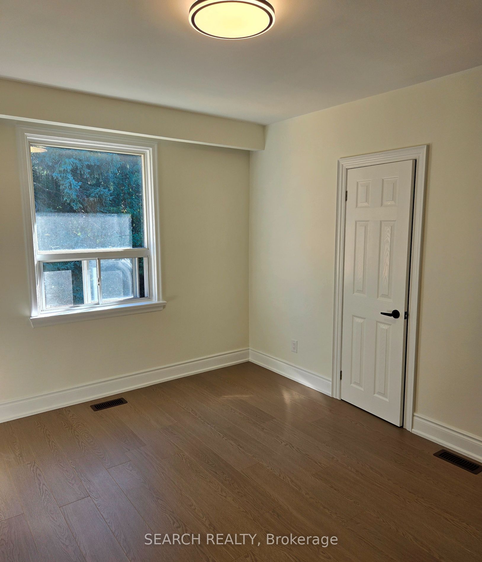 8 Northampton Dr