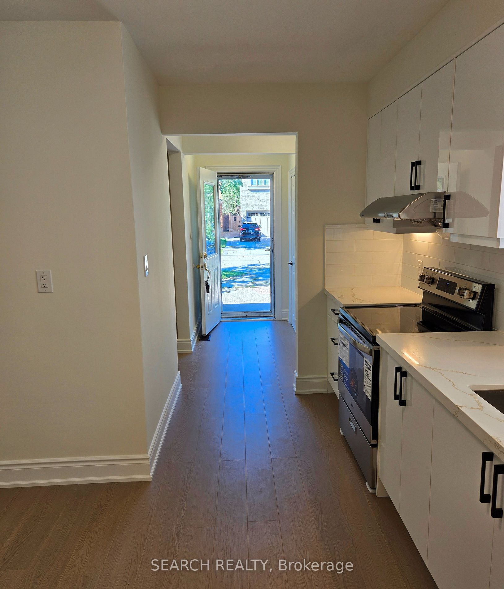 8 Northampton Dr