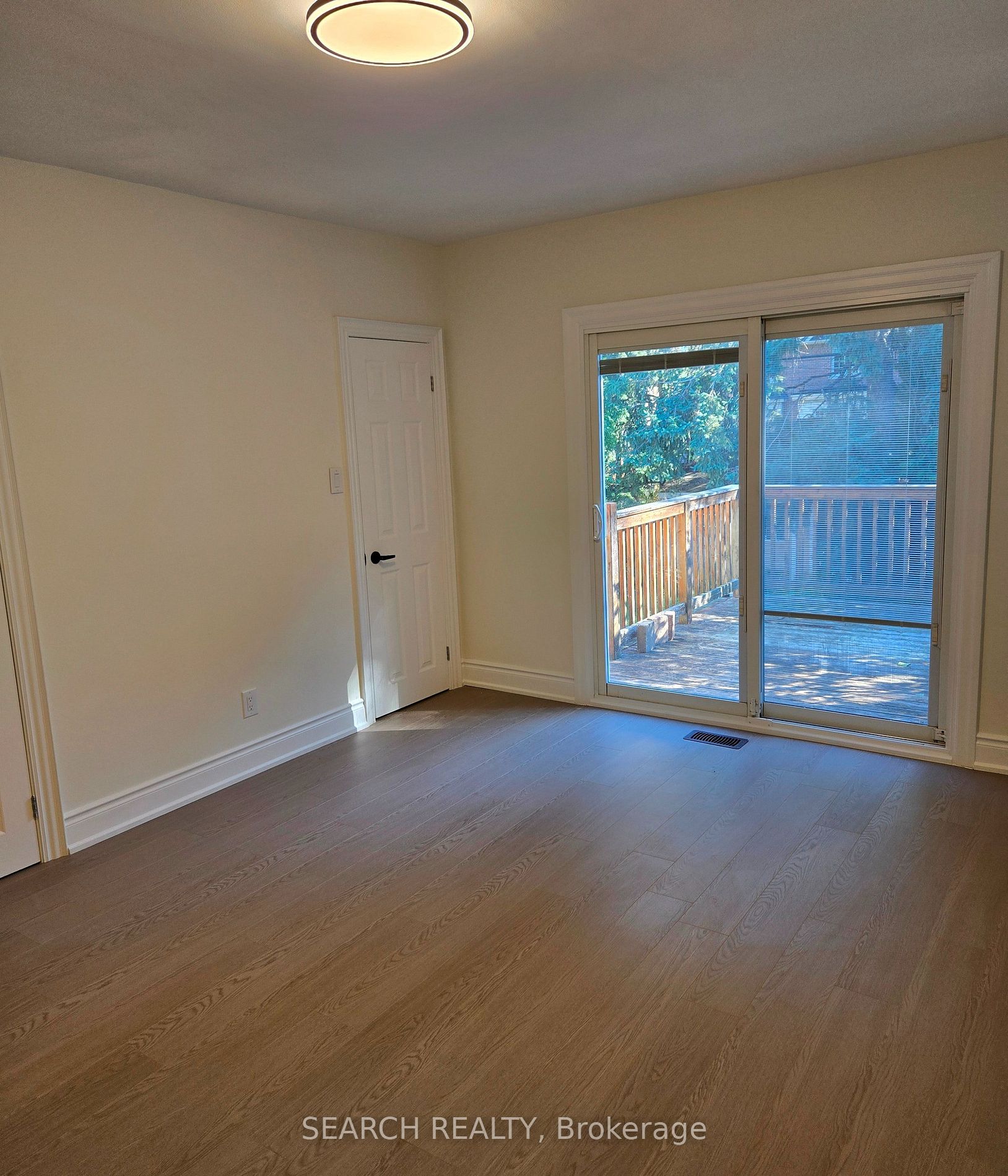 8 Northampton Dr