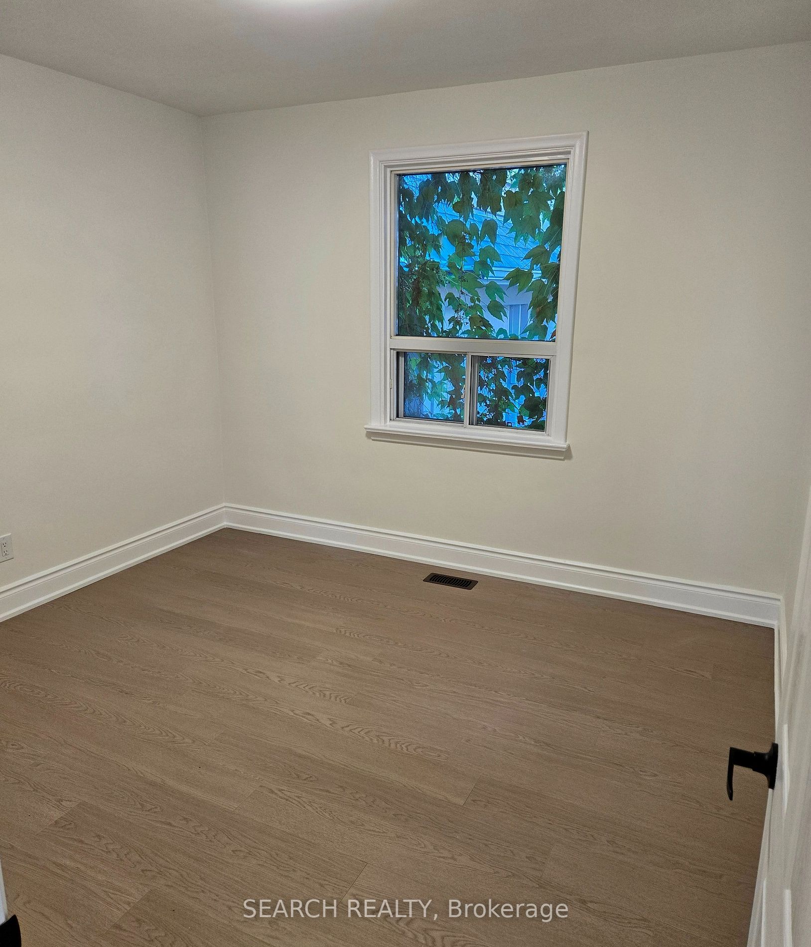 8 Northampton Dr