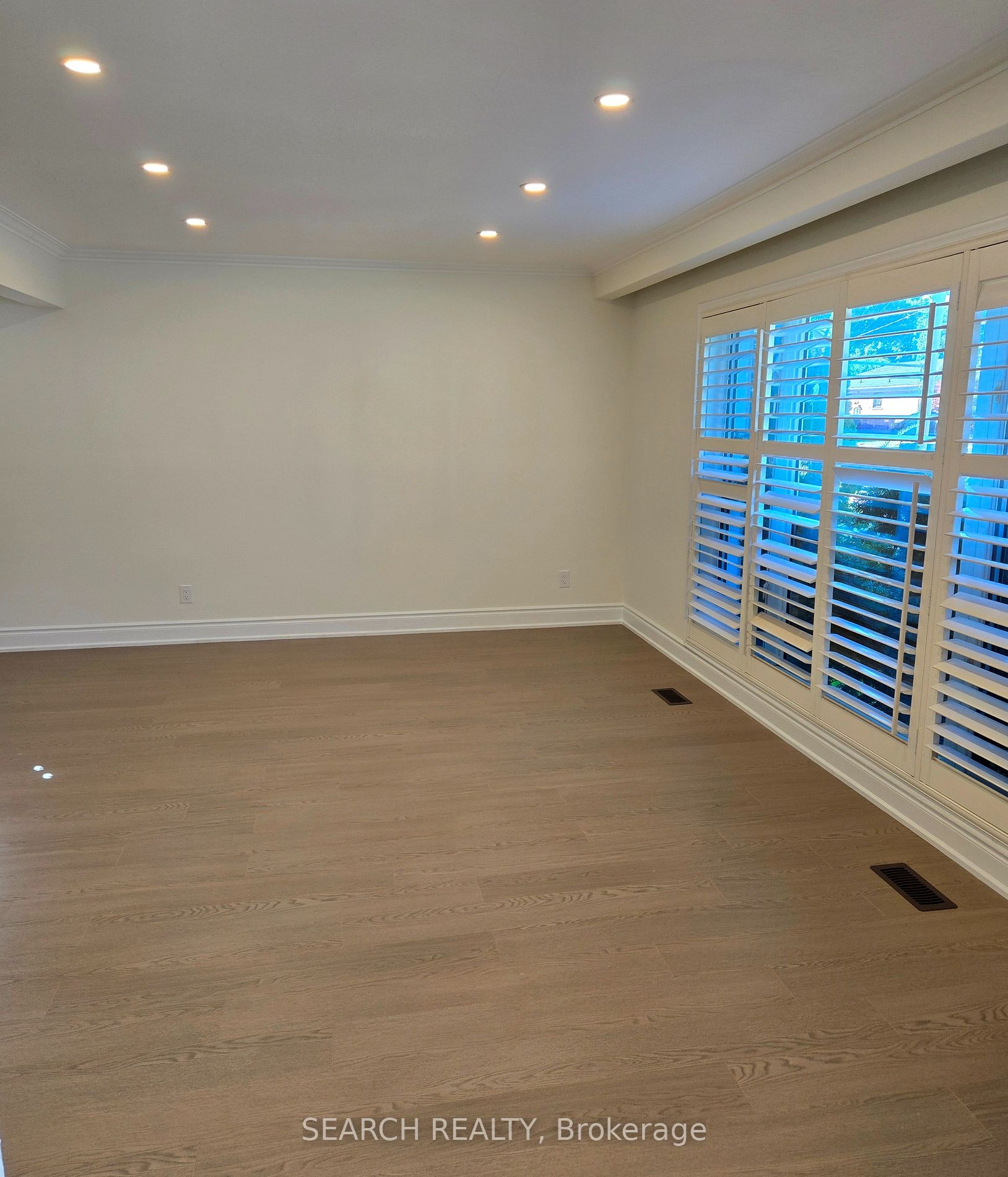 8 Northampton Dr