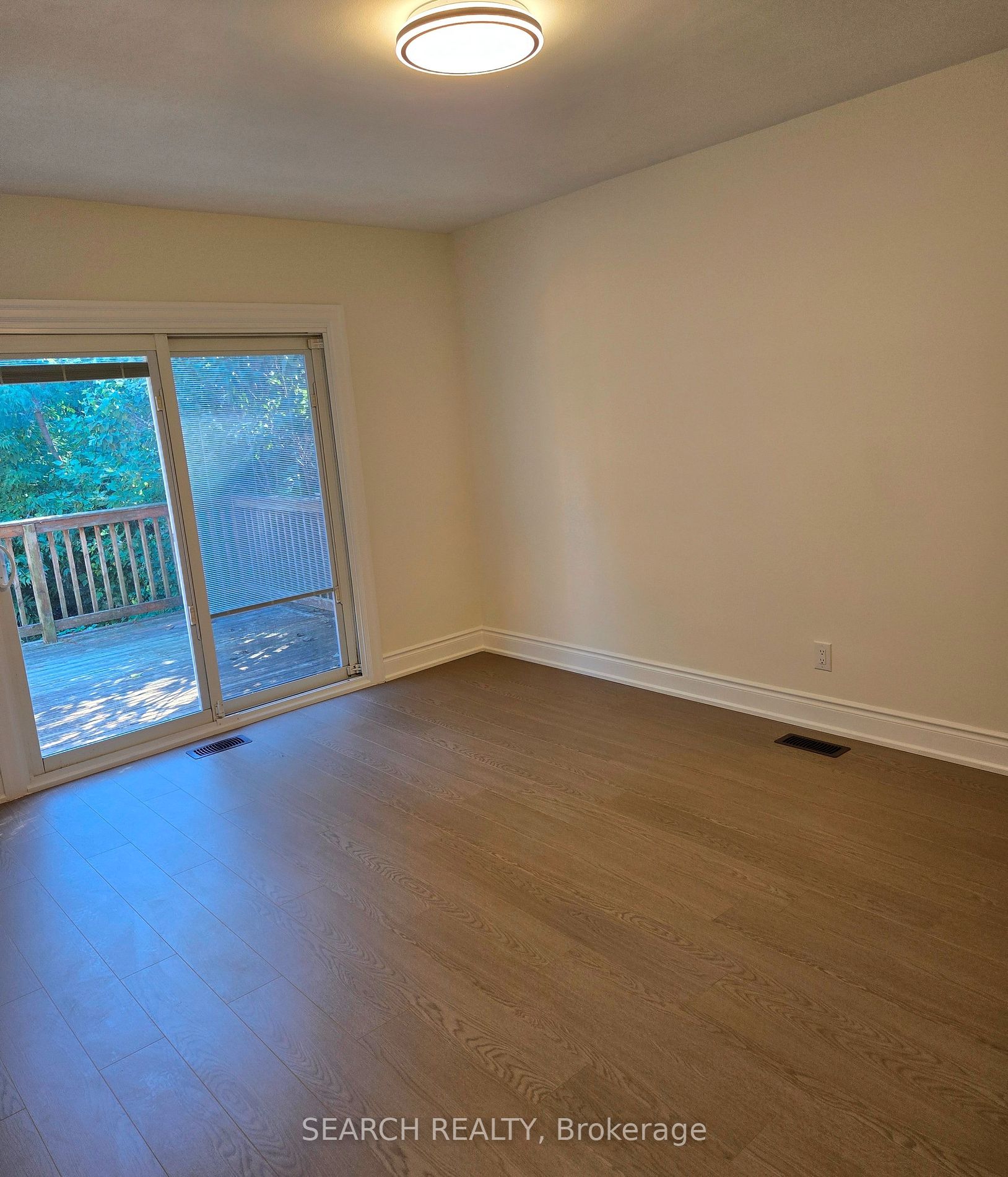 8 Northampton Dr